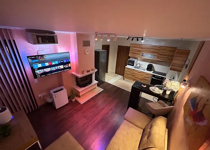2-Bedroom, 2-Bathroom With Fireplace And Garden At Winslow Infinity