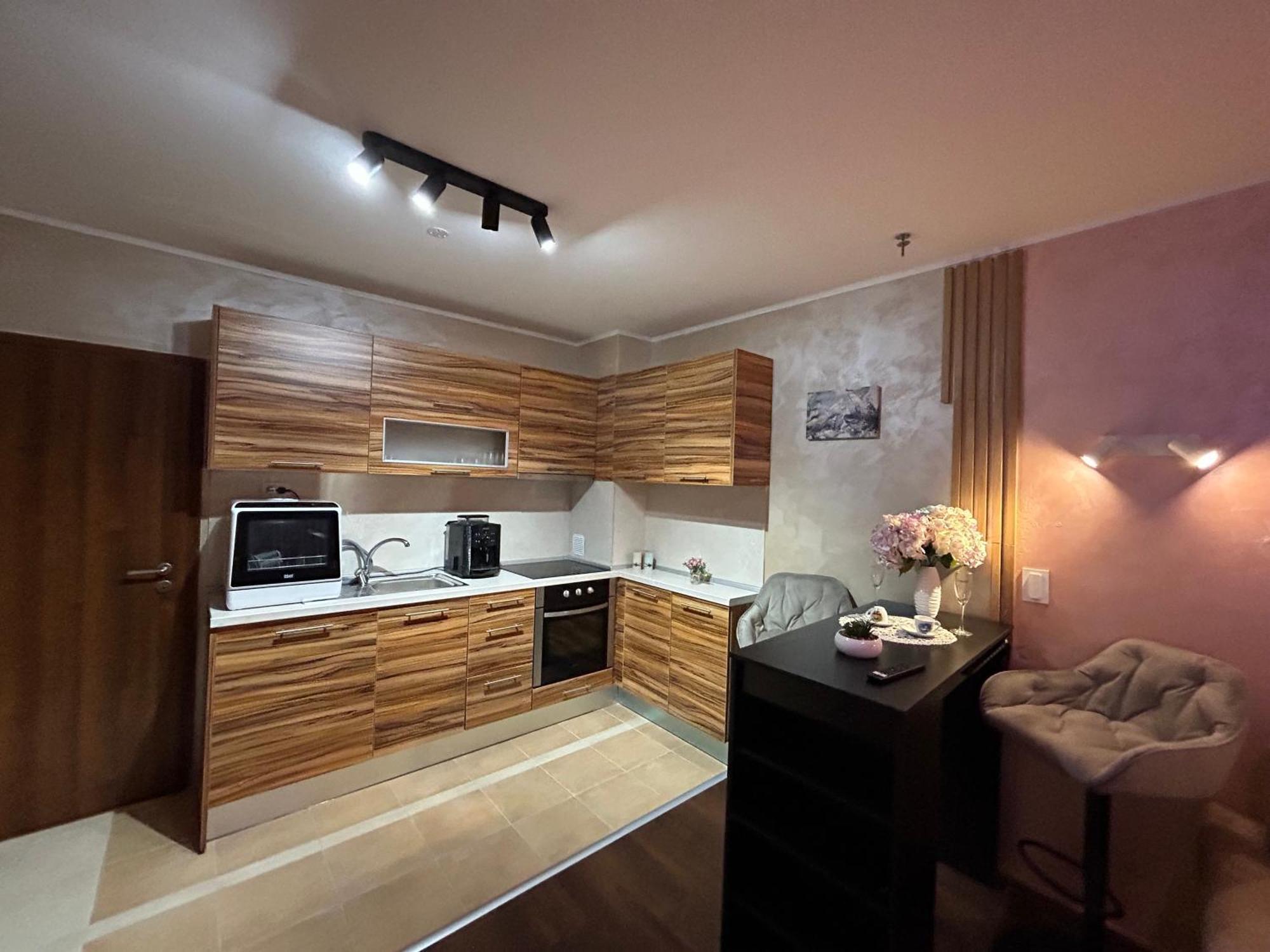 Апартамент 2-bedroom, 2-bathroom With Fireplace And Garden At Winslow Infinity