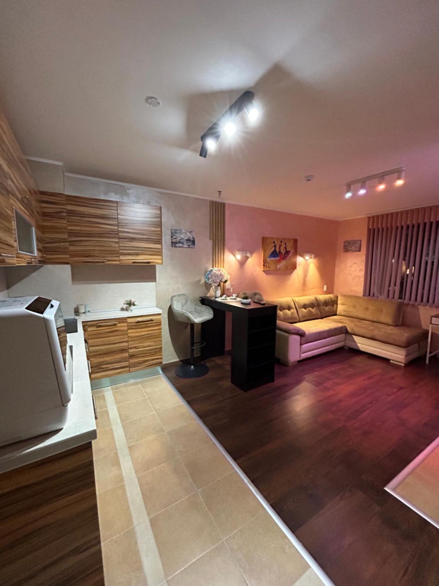Апартамент 2-bedroom, 2-bathroom With Fireplace And Garden At Winslow Infinity
