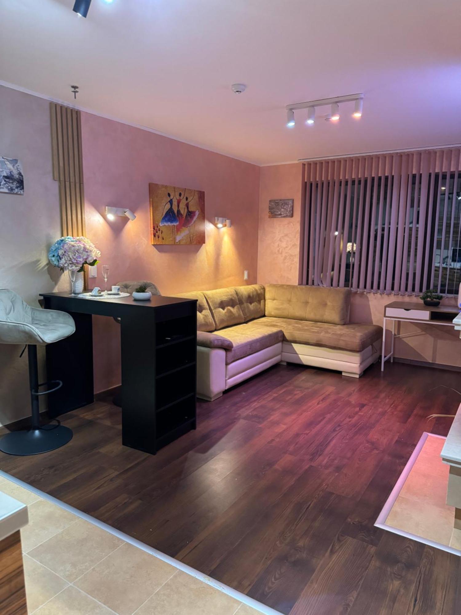 2-bedroom, 2-bathroom With Fireplace And Garden At Winslow Infinity *