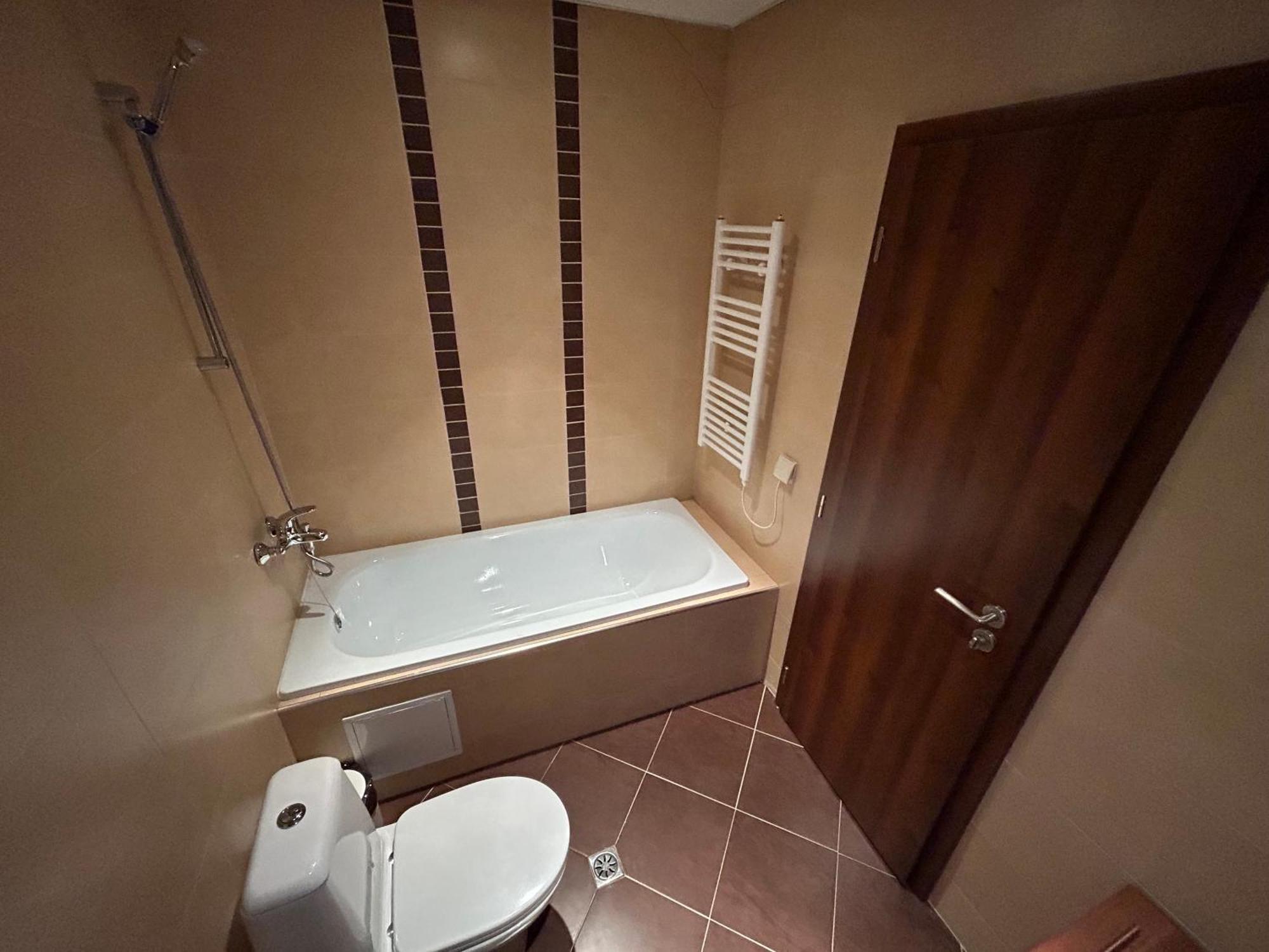 2-bedroom, 2-bathroom With Fireplace And Garden At Winslow Infinity Апартамент *
