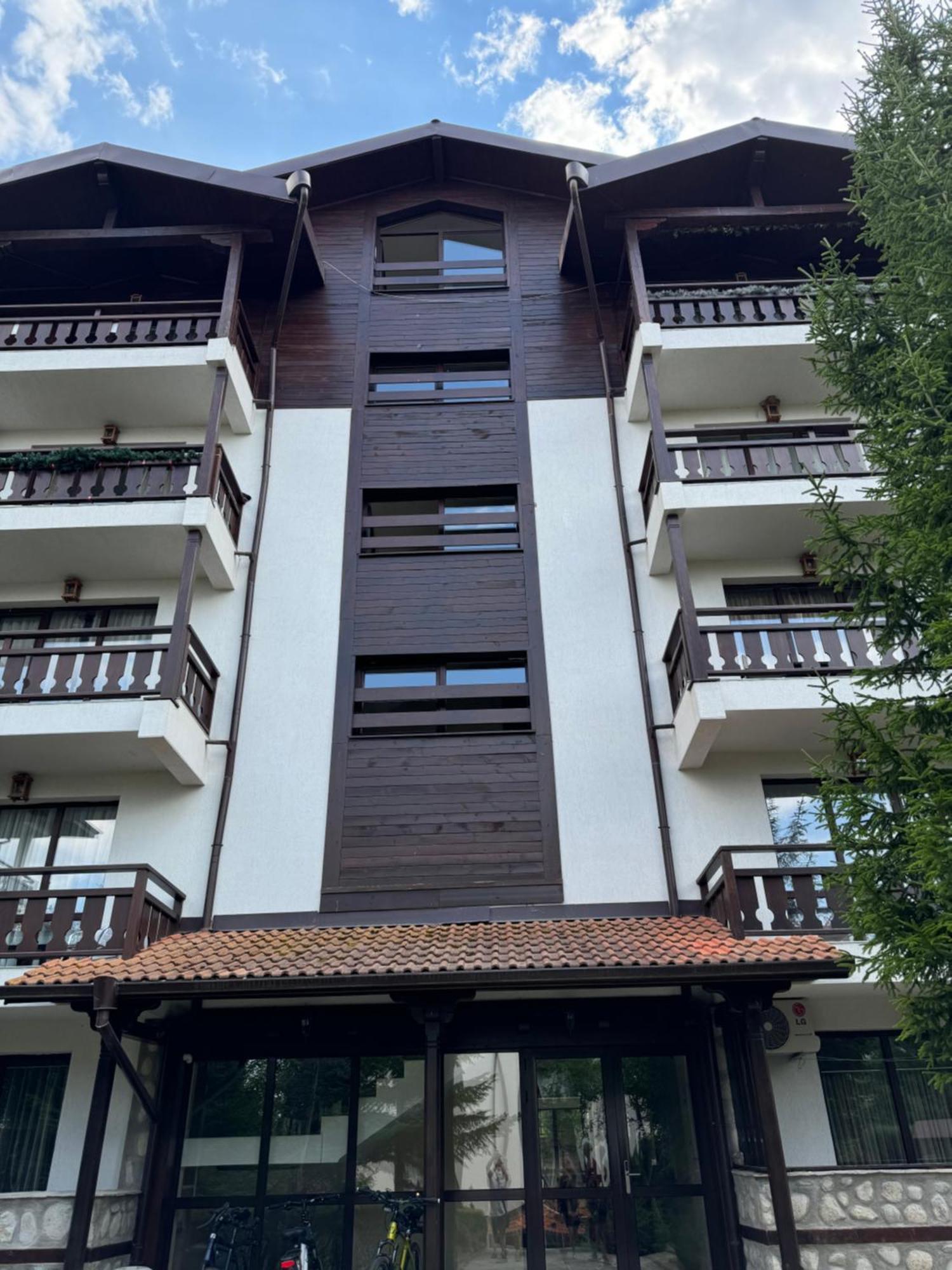 2-bedroom, 2-bathroom With Fireplace And Garden At Winslow Infinity Банско