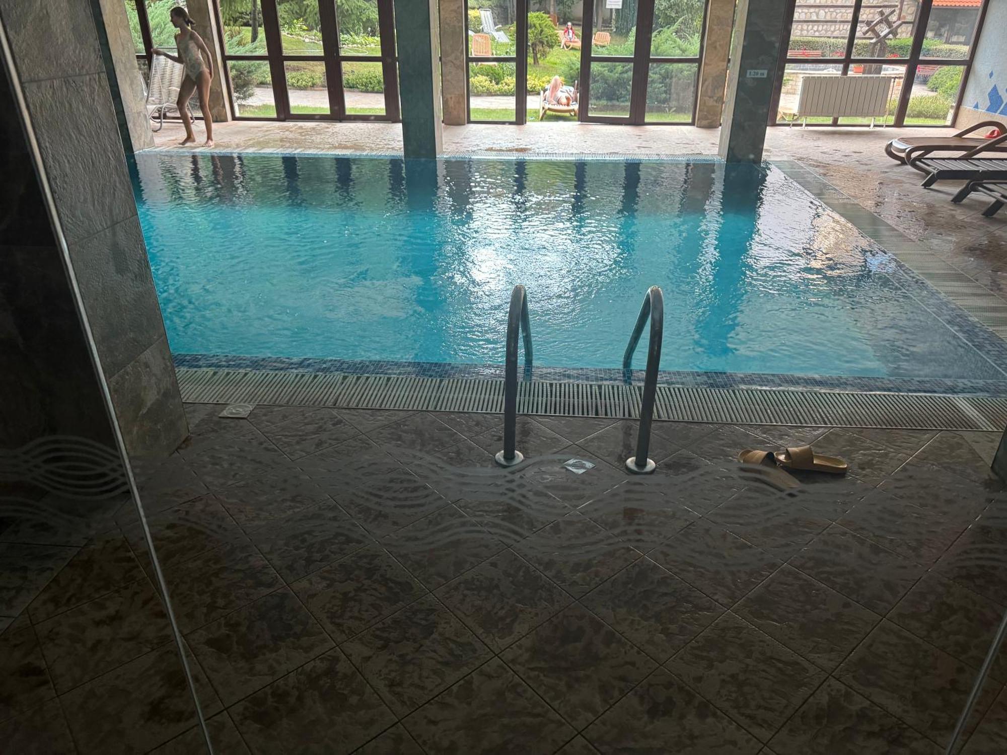 2-bedroom, 2-bathroom With Fireplace And Garden At Winslow Infinity Апартамент *