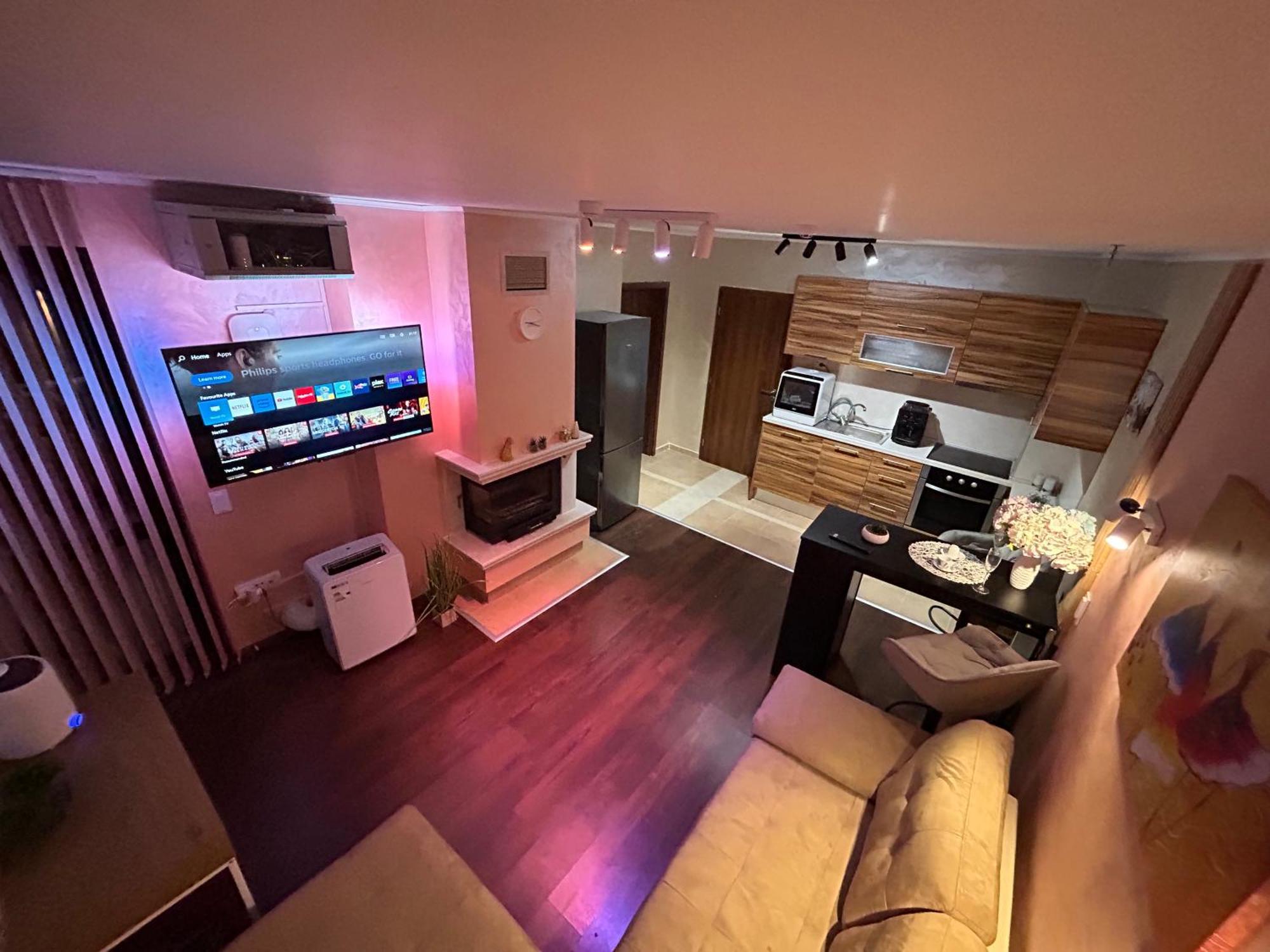2-bedroom, 2-bathroom With Fireplace And Garden At Winslow Infinity Apartment *