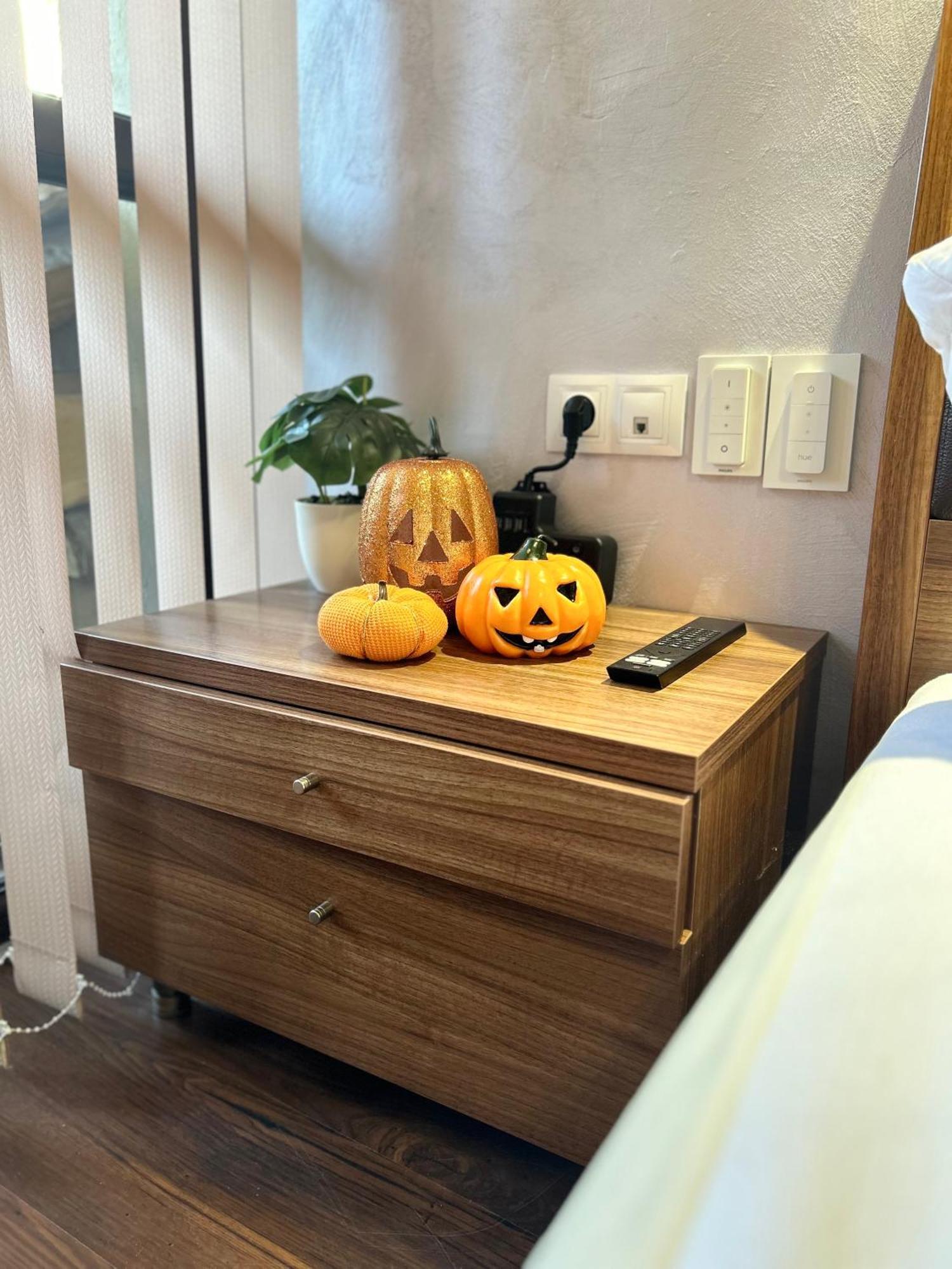 2-bedroom, 2-bathroom With Fireplace And Garden At Winslow Infinity Apartment *